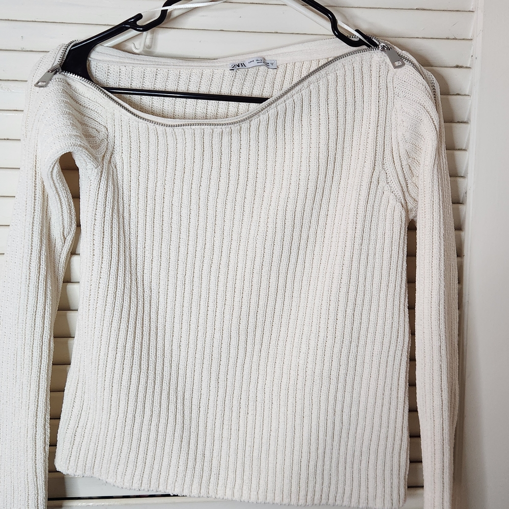 ZARA Zipper Neck White Sweater